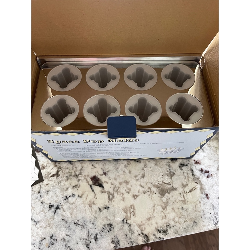 Williams Sonoma Space Pop Molds.  I am the original owner.  New in original box - Picture 3 of 7